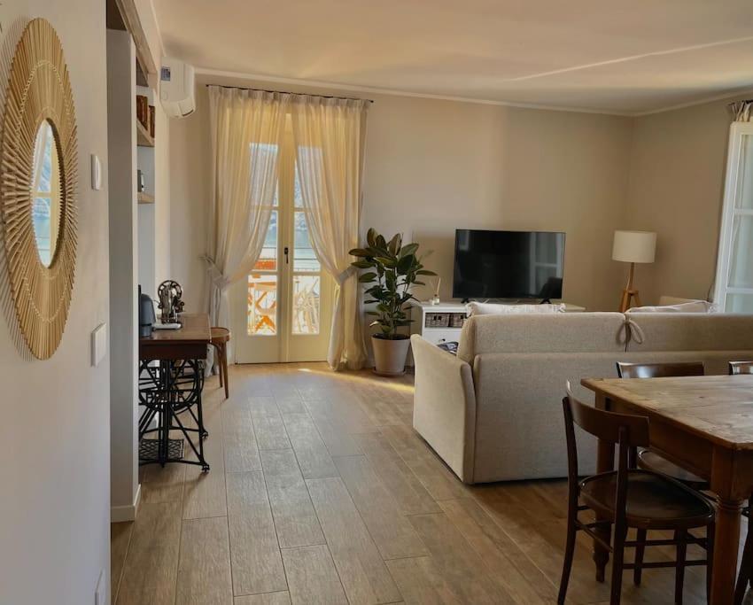 Il Noce Lake View Apartment Лезено Экстерьер фото